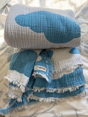 Sand Cloud Party  Blanket - used once great condition